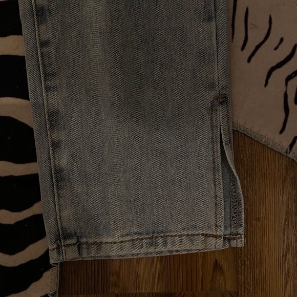 side slit hem bleach wash jeans || DOLLS KILL - Picture 7 of 7